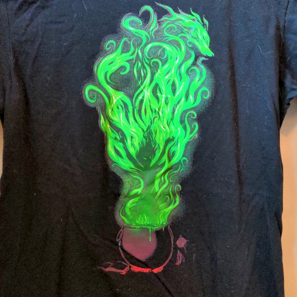 Graphic tee with calderon spirit and cat